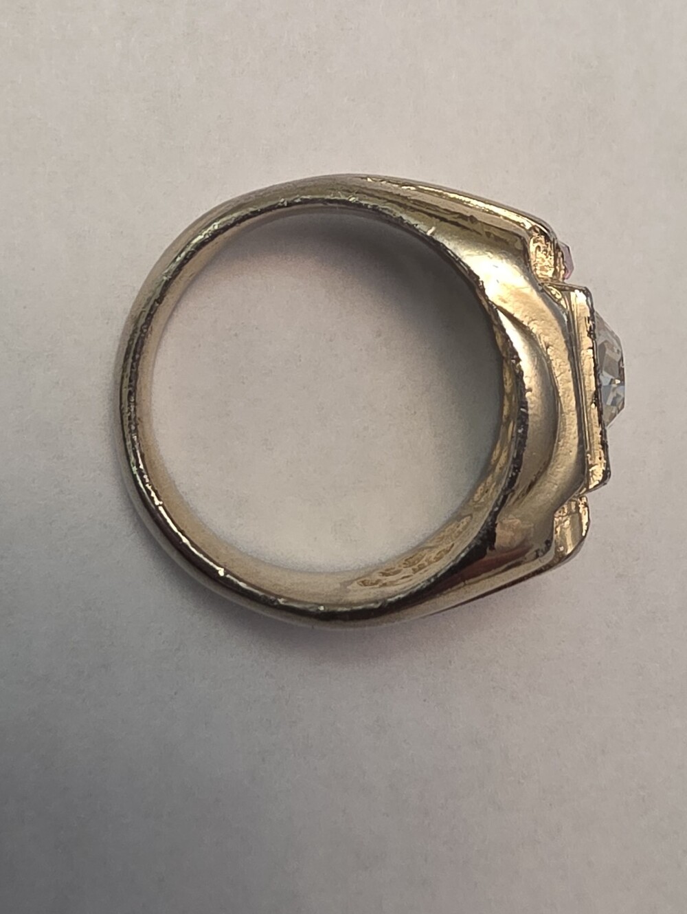 Vintage Light Colored Gold Toned Men's Ring With Clear And Red Stones - Picture 12 of 14